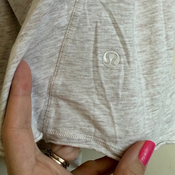 Lululemon To Class Tee Sleeveless Tank Top Women’s Size 6 Oatmeal Heathered - Picture 12 of 13